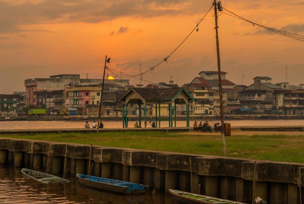 Hotel Gajahmada Pontianak Exterior photo