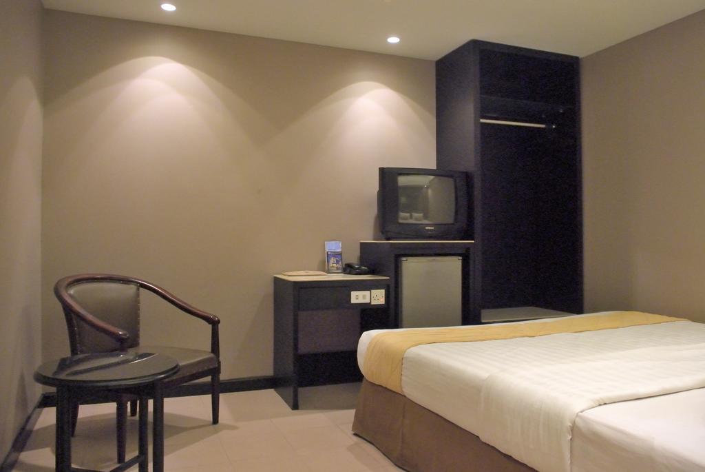Hotel Gajahmada Pontianak Exterior photo