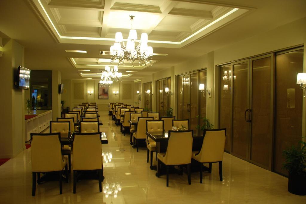 Hotel Gajahmada Pontianak Exterior photo
